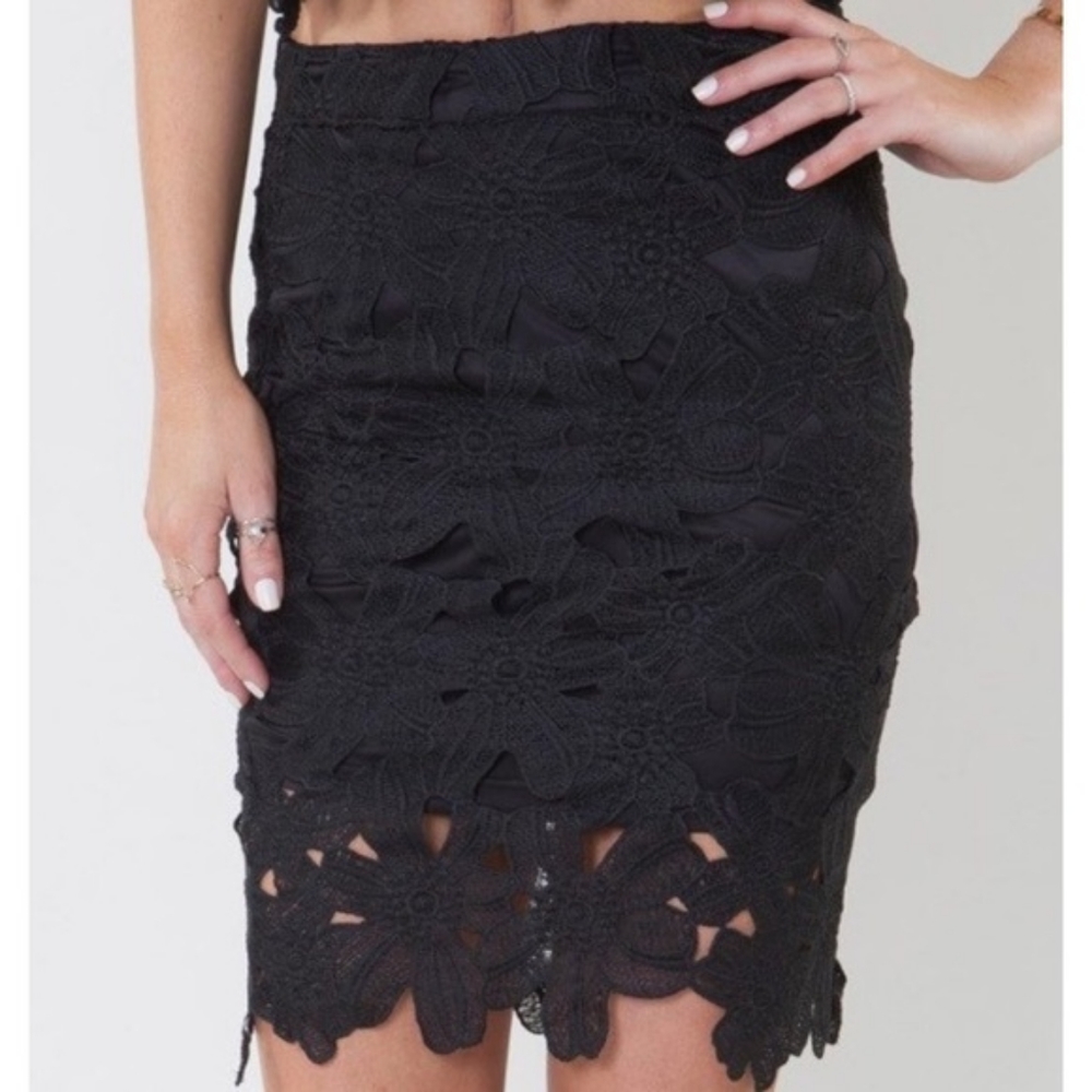 WYLDR Lace Midi Pencil Skirt - Picture 2 of 7